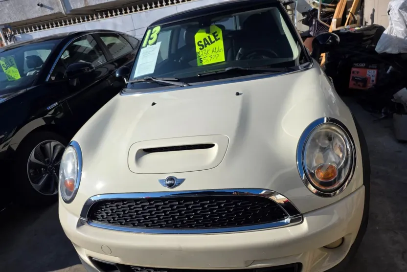 2013 Mini Cooper Hardtop S photo 1