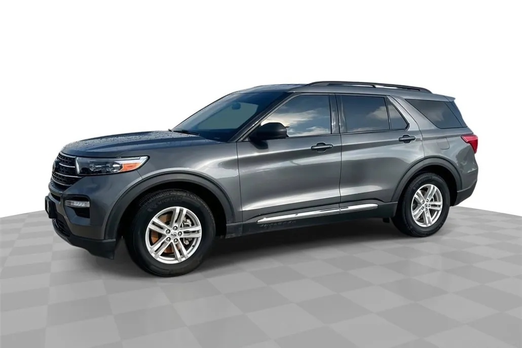 2021 Ford Explorer XLT photo 1