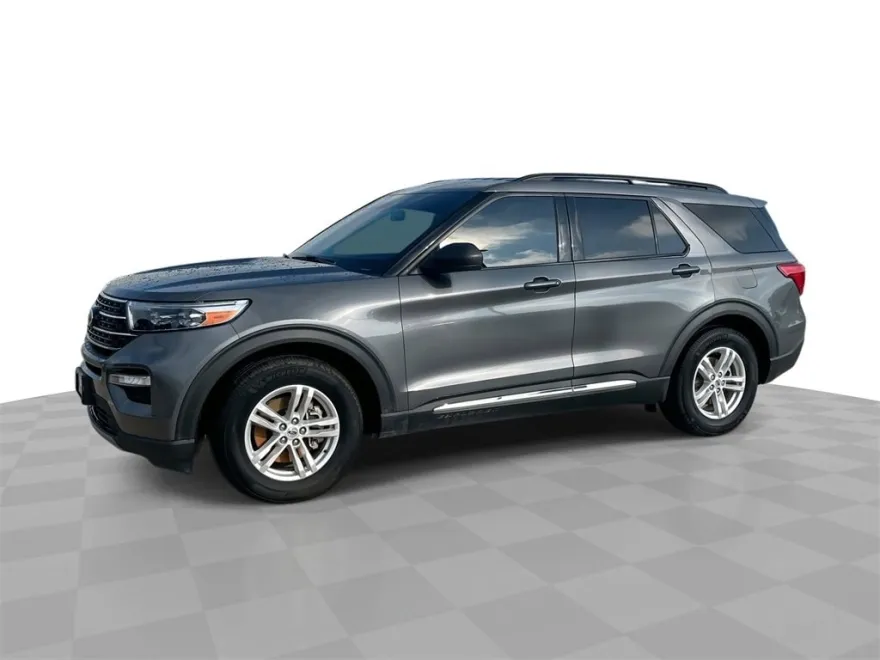 2021 Ford Explorer XLT photo 1