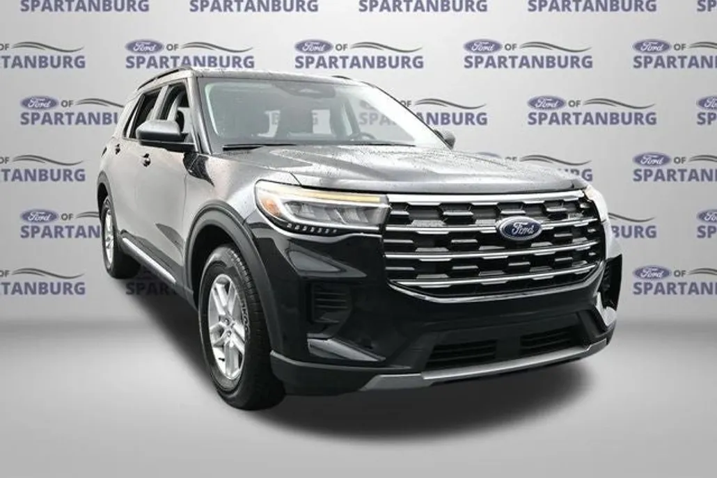 2025 Ford Explorer photo 1