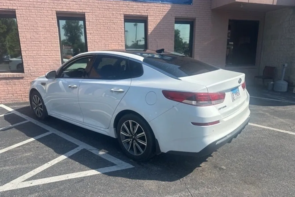 2019 Kia Optima LX photo 1
