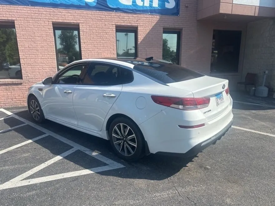 2019 Kia Optima LX photo 1