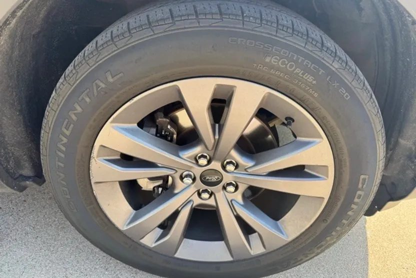 2022 Ford Explorer XLT photo 1