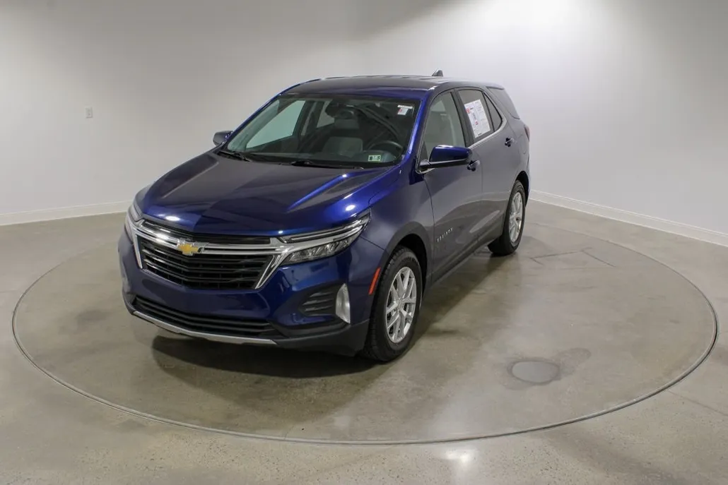 2022 Chevrolet Equinox LT photo 1