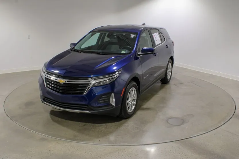 2022 Chevrolet Equinox LT photo 1