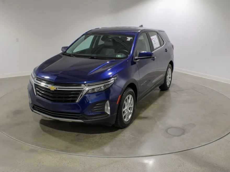 2022 Chevrolet Equinox LT photo 1