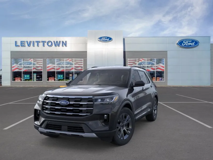 2025 Ford Explorer photo 1