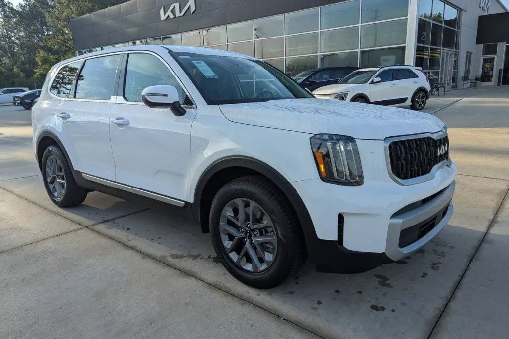 2025 Kia Telluride LX photo 1
