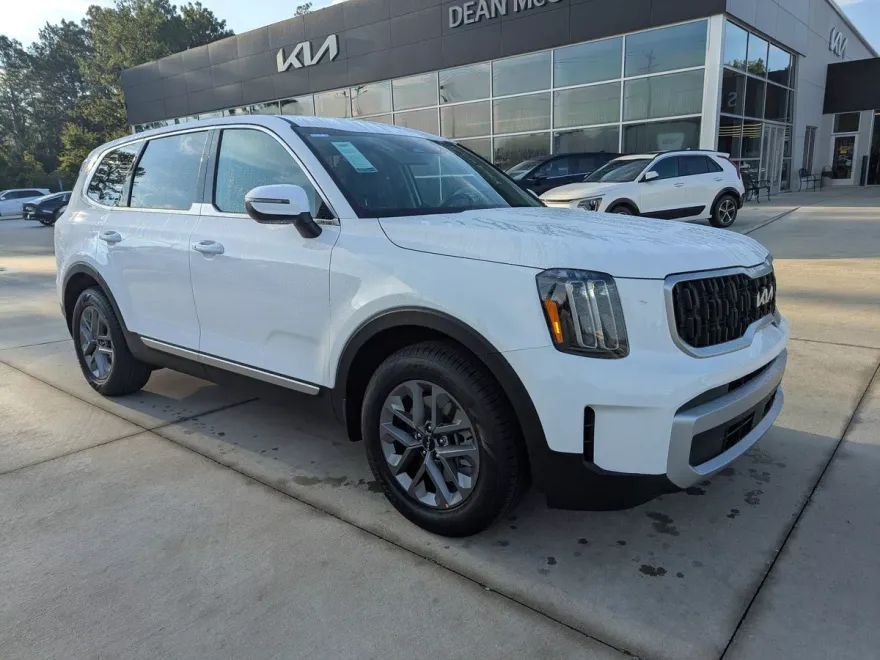 2025 Kia Telluride LX photo 1