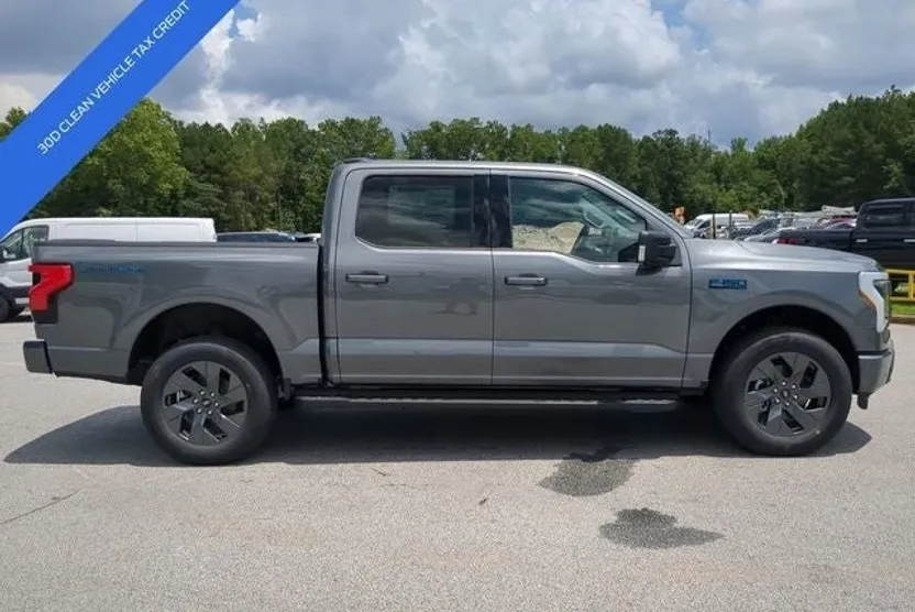 2025 Ford F-150 Lightning photo 1