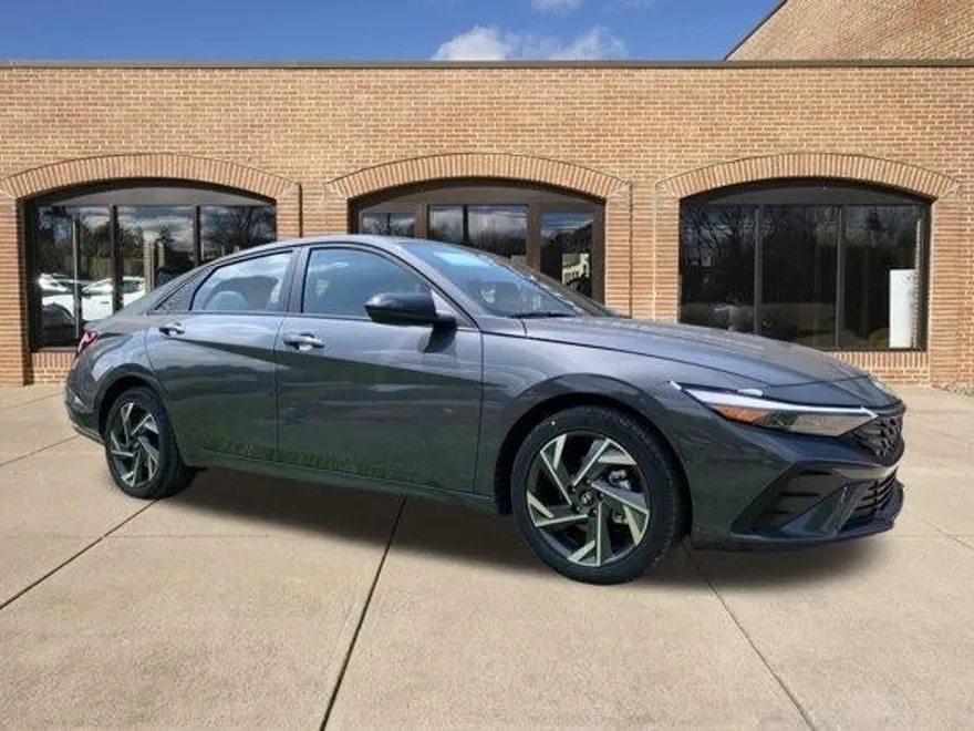 2025 Hyundai Elantra SEL Sport photo 1