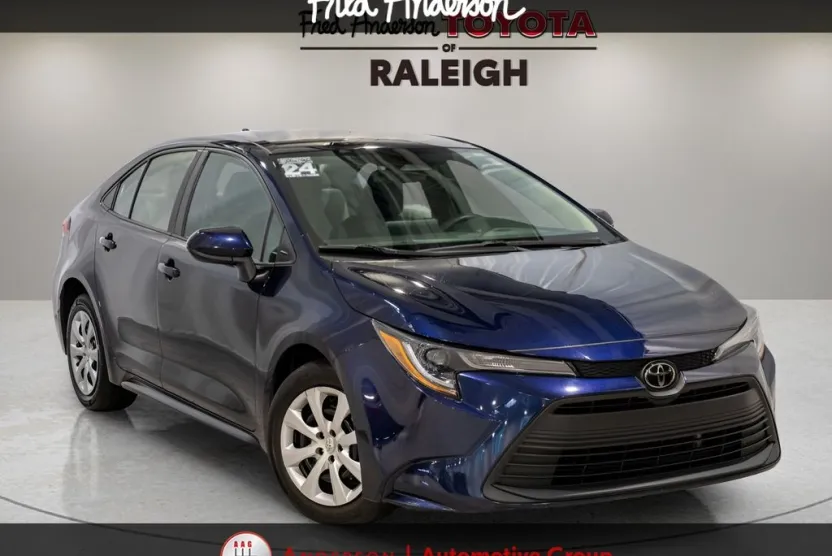 2024 Toyota Corolla LE photo 1