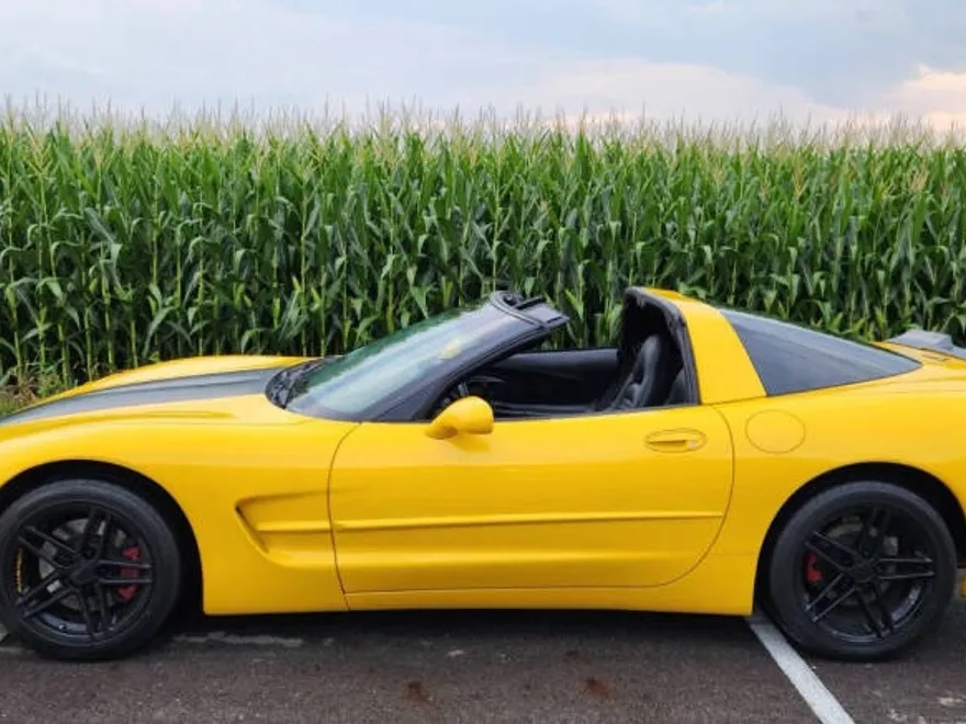 2002 Chevrolet Corvette photo 1