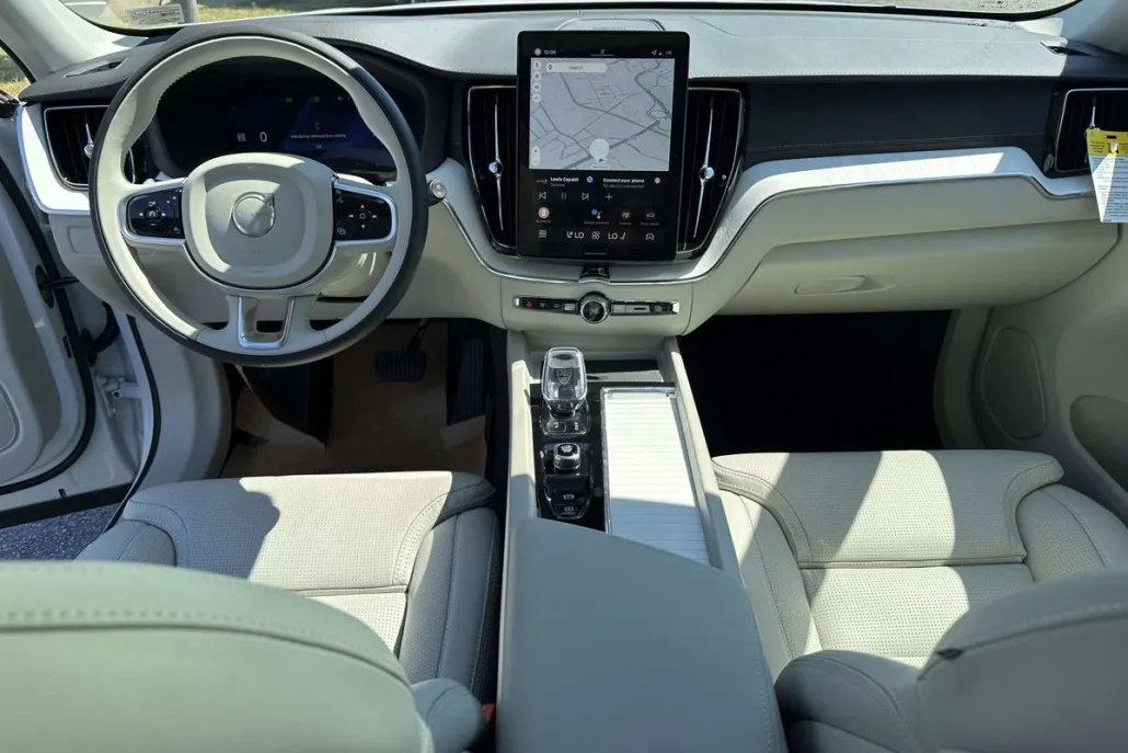 2026 Volvo XC60 B5 photo 1