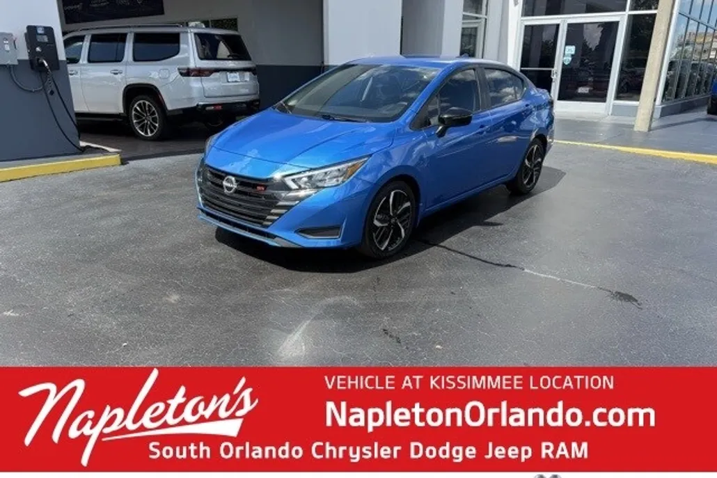 2023 Nissan Versa 1.6 SR photo 1