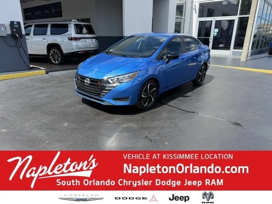 2023 Nissan Versa 1.6 SR photo 1