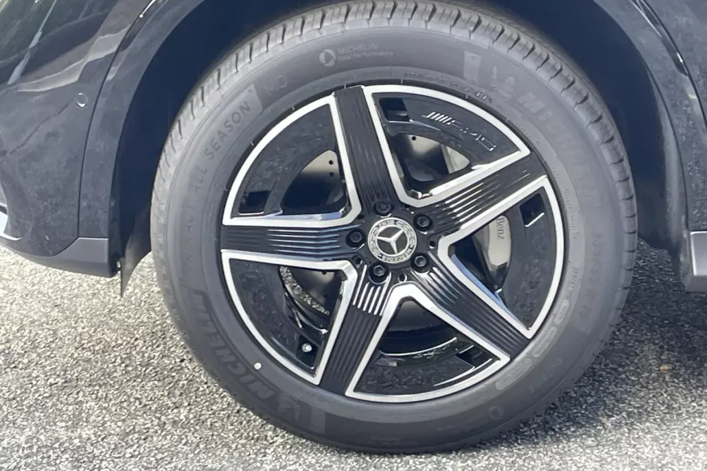 2026 Mercedes Benz GLC 300 photo 1