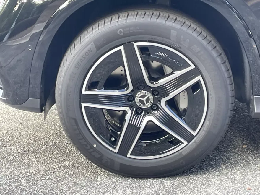 2026 Mercedes Benz GLC 300 photo 1