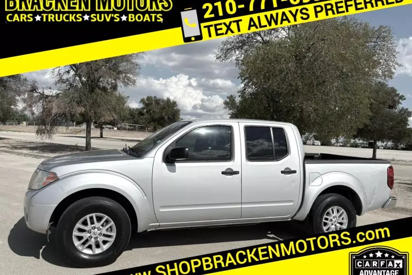 2016 Nissan Frontier SV Crew Cab photo 1