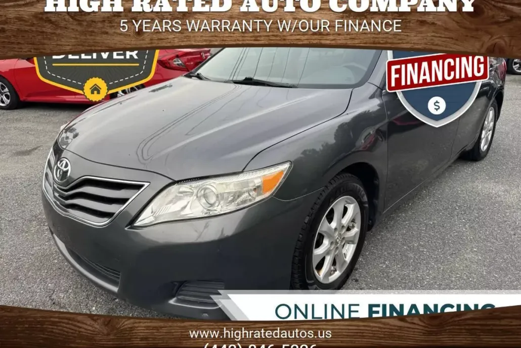 2011 Toyota Camry LE photo 1