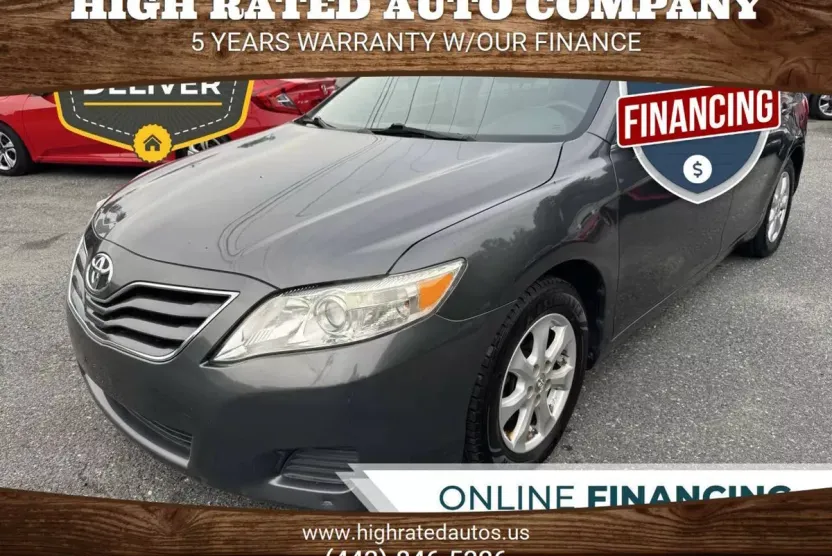 2011 Toyota Camry LE photo 1