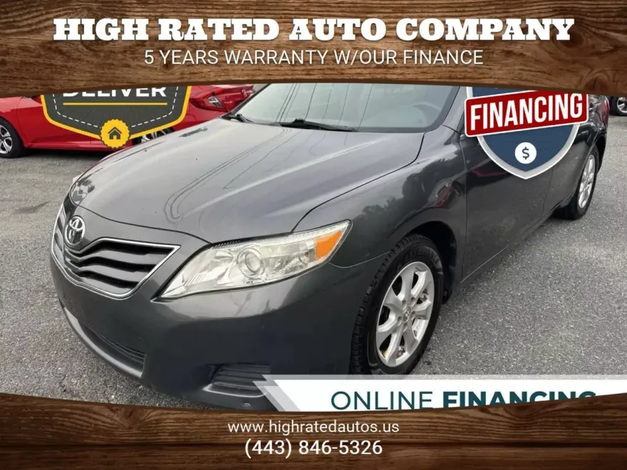 2011 Toyota Camry LE photo 1