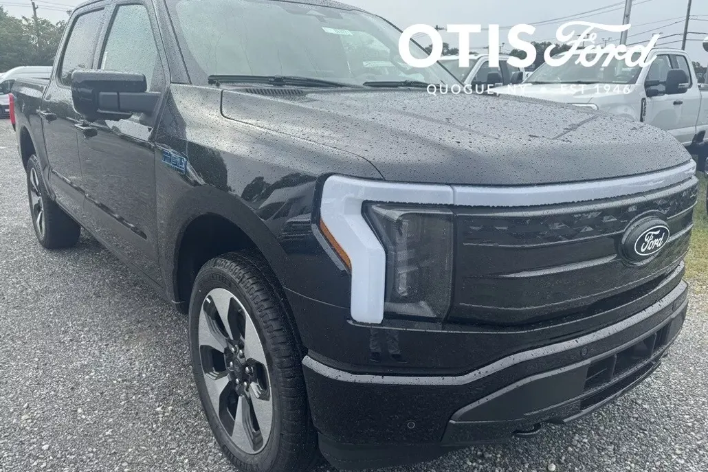 2025 Ford F-150 Lightning Platinum photo 1
