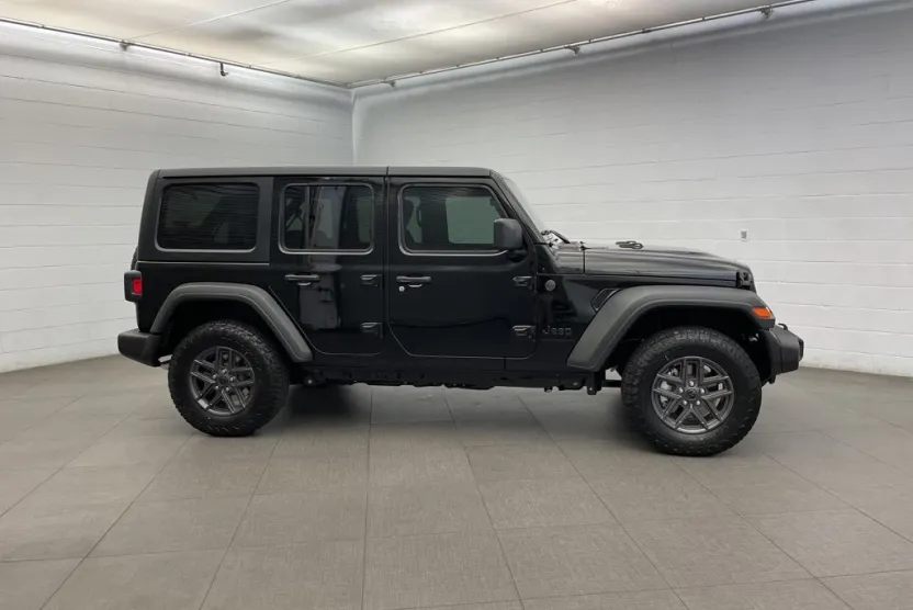 2025 Jeep Wrangler photo 1