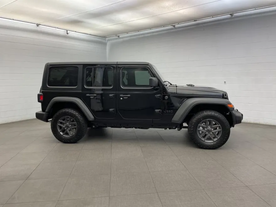 2025 Jeep Wrangler photo 1