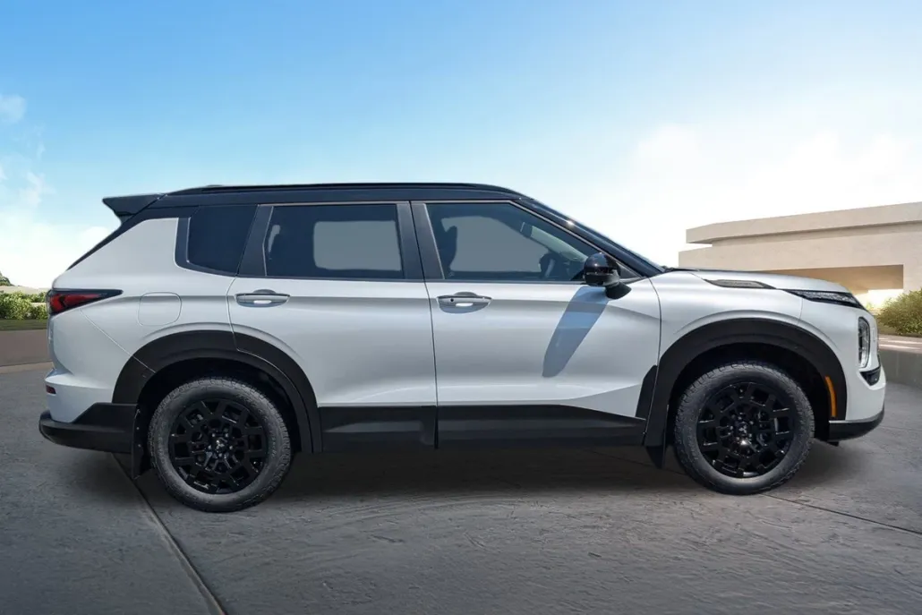 2025 Mitsubishi Outlander SE Ralliart photo 1