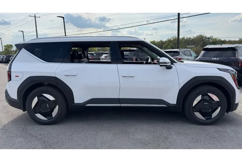 2026 Kia EV9 Wind AWD photo 1