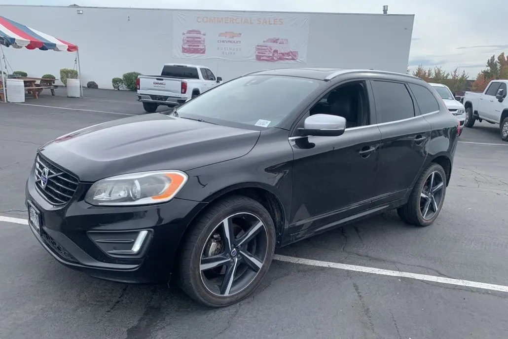 2016 Volvo XC60 T6 Drive-E R-Design photo 1