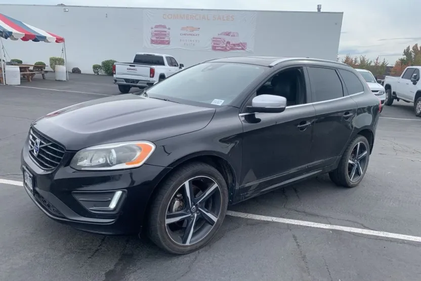 2016 Volvo XC60 T6 Drive-E R-Design photo 1