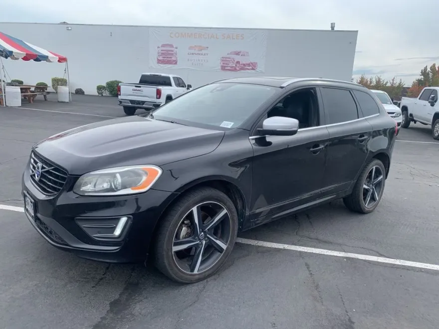 2016 Volvo XC60 T6 Drive-E R-Design photo 1
