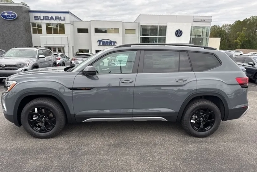 2026 Volkswagen Atlas Peak Edition SE photo 1