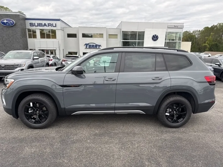 2026 Volkswagen Atlas Peak Edition SE photo 1