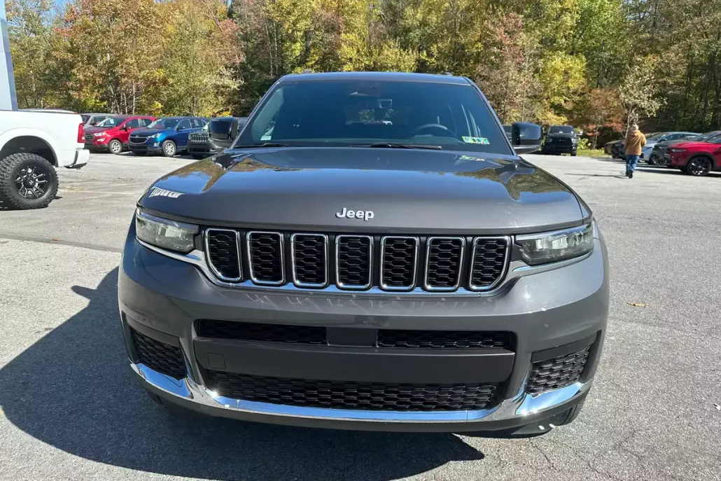 2025 Jeep Grand Cherokee Laredo X photo 1
