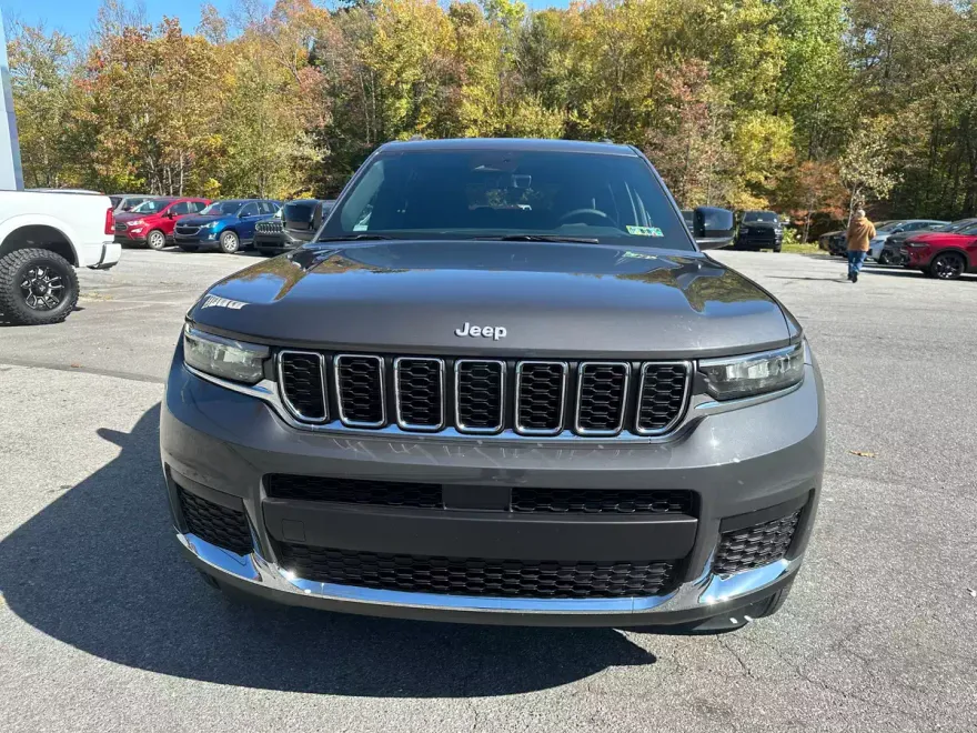 2025 Jeep Grand Cherokee Laredo X photo 1