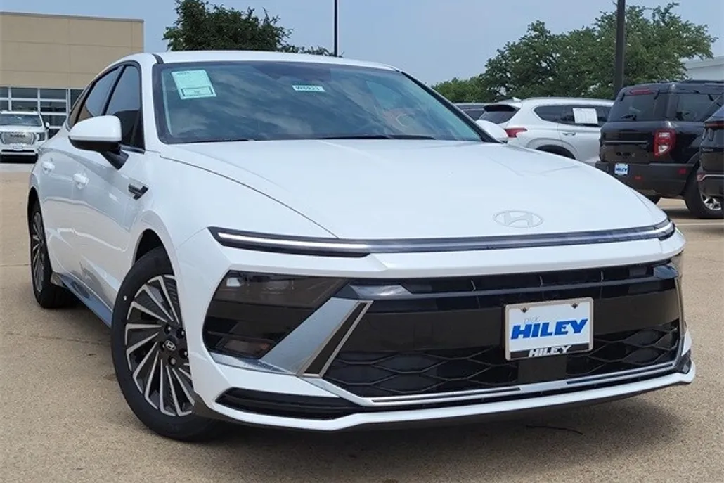 2025 Hyundai Sonata Hybrid SEL photo 1