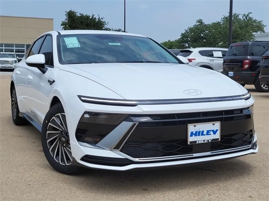 2025 Hyundai Sonata Hybrid SEL photo 1