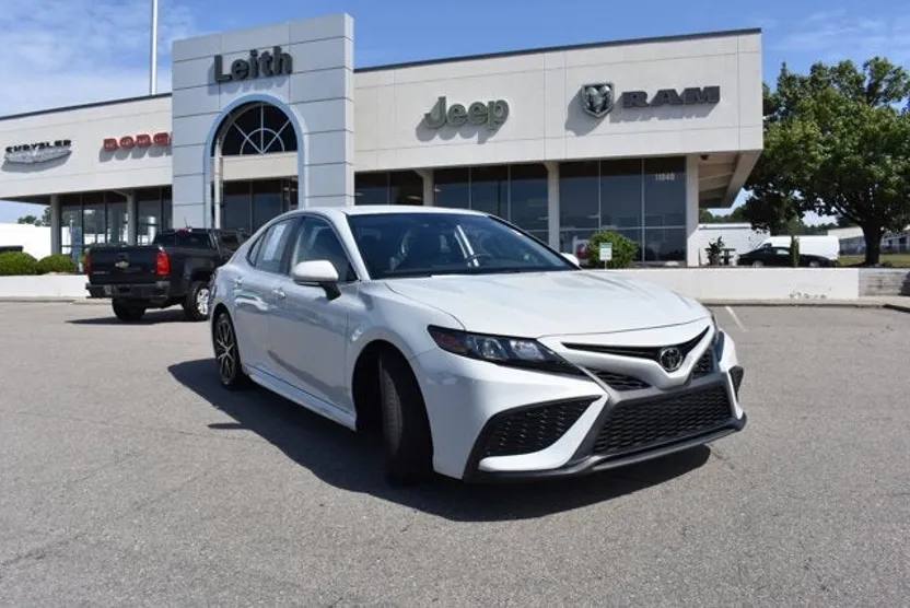 2023 Toyota Camry SE photo 1
