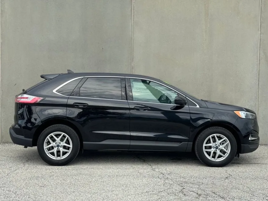2022 Ford Edge SEL photo 1
