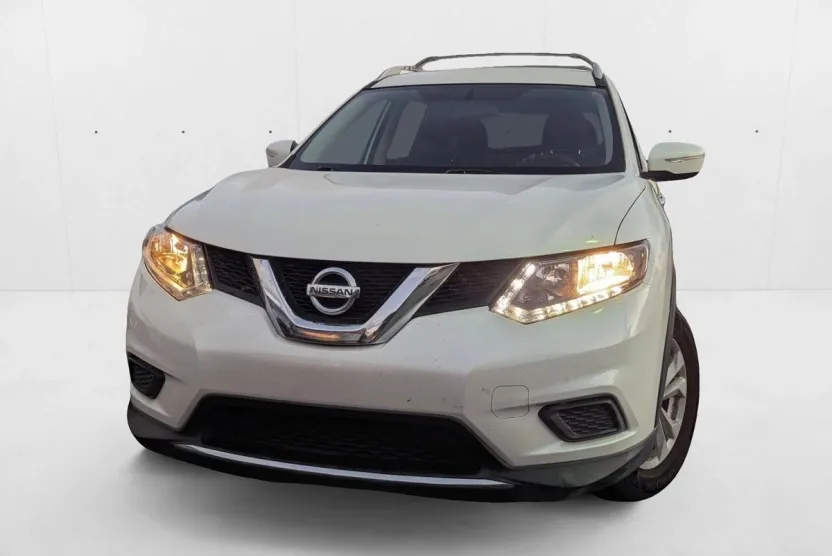 2015 Nissan Rogue SV photo 1