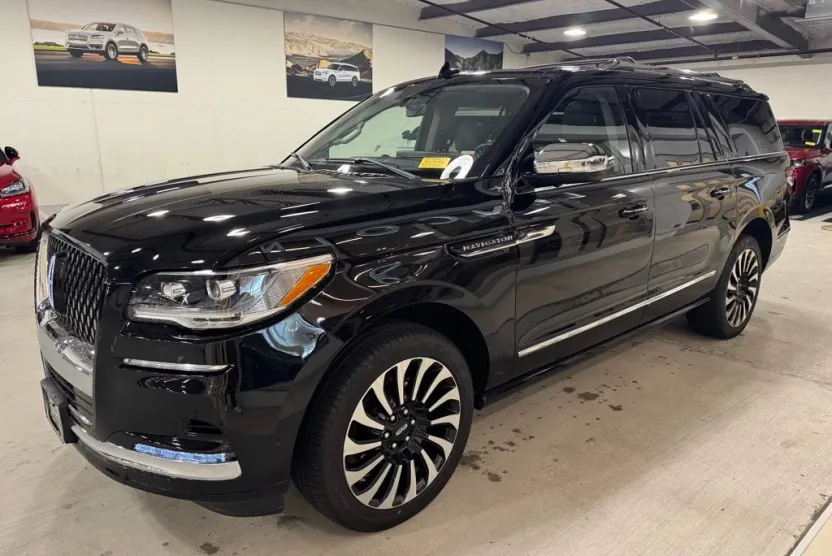 2023 Lincoln Navigator Black Label photo 1