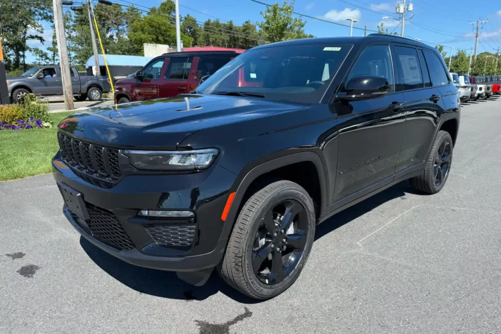 2025 Jeep Grand Cherokee Limited photo 1