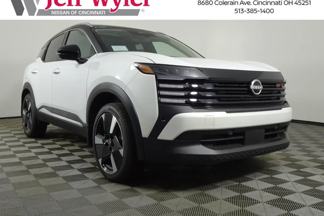 2025 Nissan Kicks SR photo 1