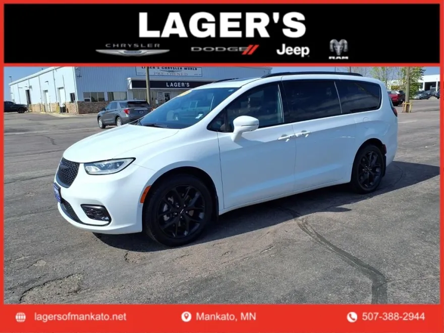2022 Chrysler Pacifica Touring L photo 1