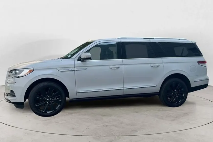 2024 Lincoln Navigator L Reserve photo 1