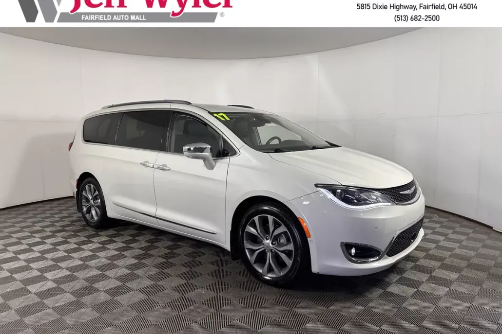 2017 Chrysler Pacifica Limited photo 1