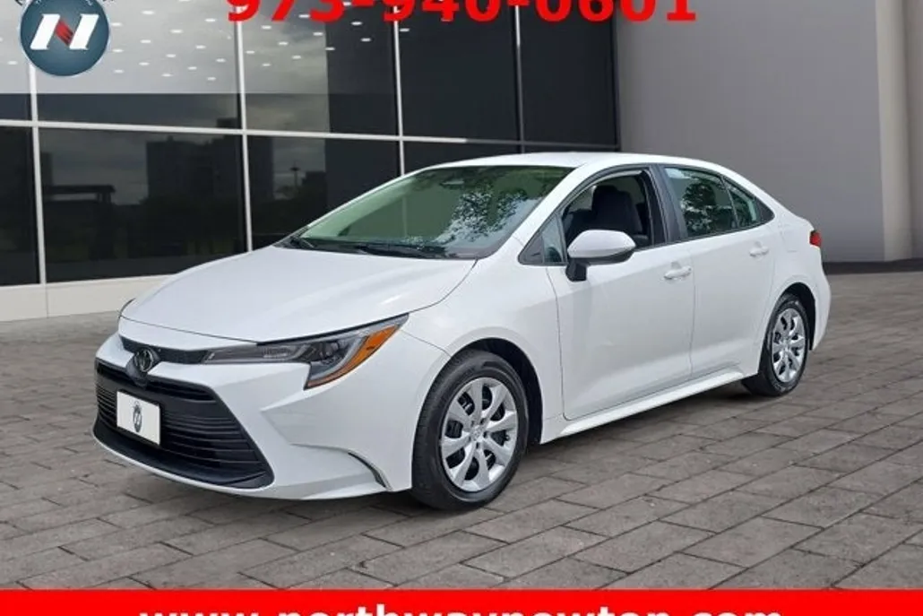 2023 Toyota Corolla LE photo 1